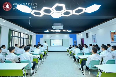 產(chǎn)教融合新篇章 安培中心攜手三企共建軟件與網(wǎng)絡(luò)安全產(chǎn)業(yè)學(xué)院，賦能上海網(wǎng)絡(luò)信息安全軟件開(kāi)發(fā)